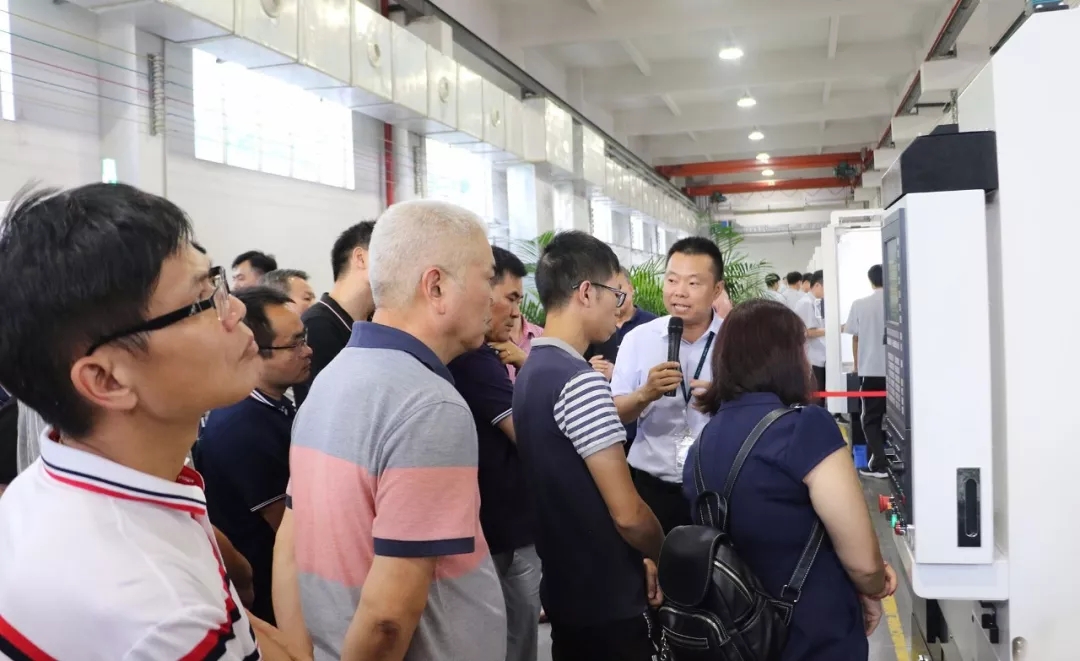 2广东佳铁精雕机雕铣机cnc加工中心